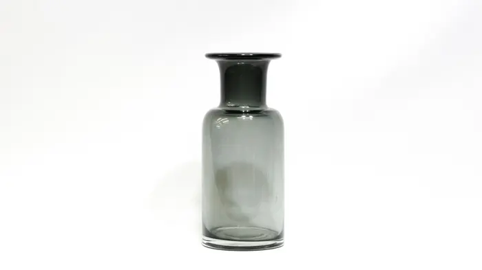 ואזה בקבוק שחור.