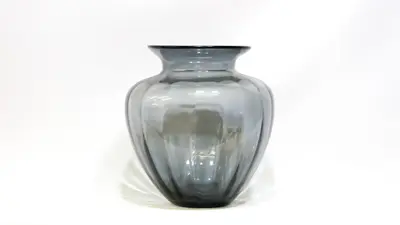 ואזה שחורה גדולה.