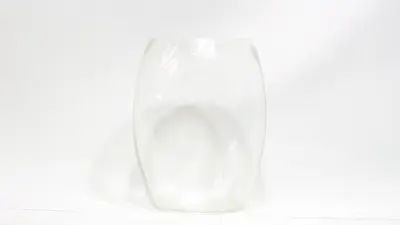 ואזה זכוכית שקופה.