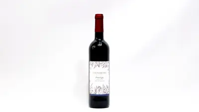 יין אדום בנימינה.